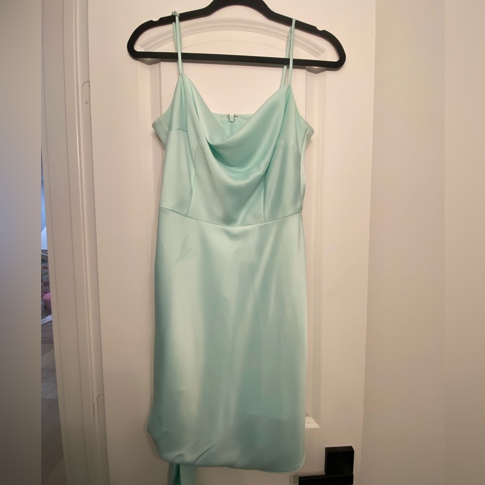Gianni Bini seafoam silky cocktail dress with tie sash size 6 worn once EUC
